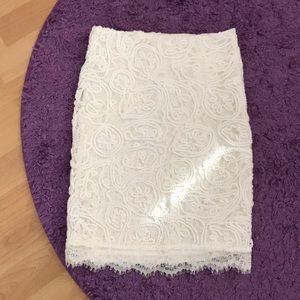 Forever 21 White highwaisted skirt. Size: small